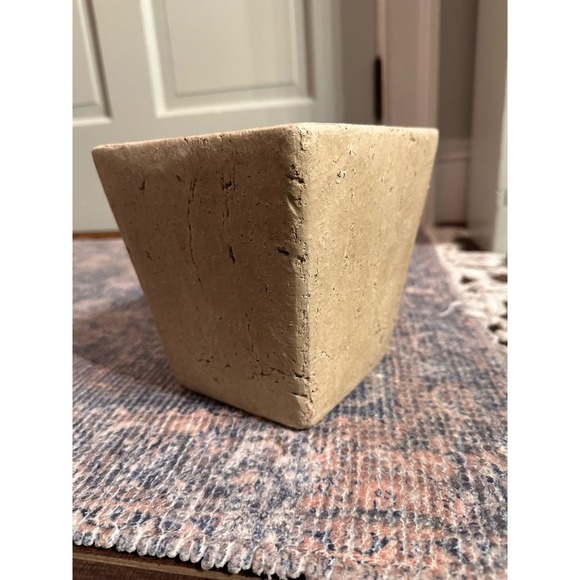 Unique planter has a beige concrete look - Picture 3 of 7